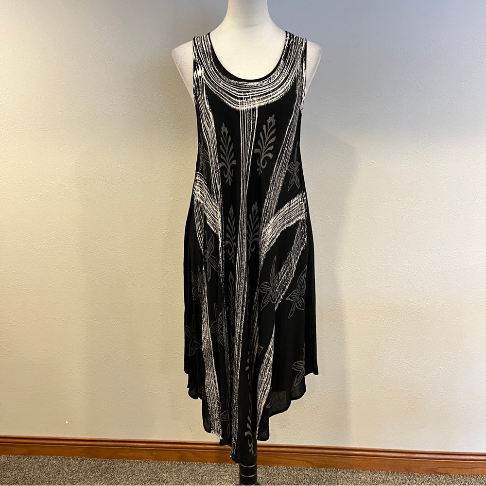 Miss Nikky sleeveless‎ Black and White asymmetrical midi Dress free size